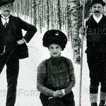 Lyžaři